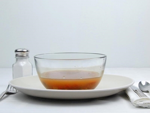سوپ، آب گوشت گاو، آبگوشت، کنسومه با حجم مساوی آب تهیه شده است